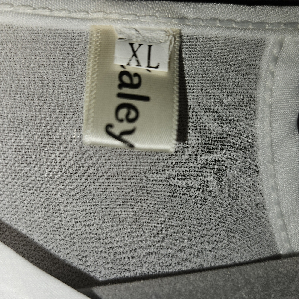 Blouse - Picture 2 of 3